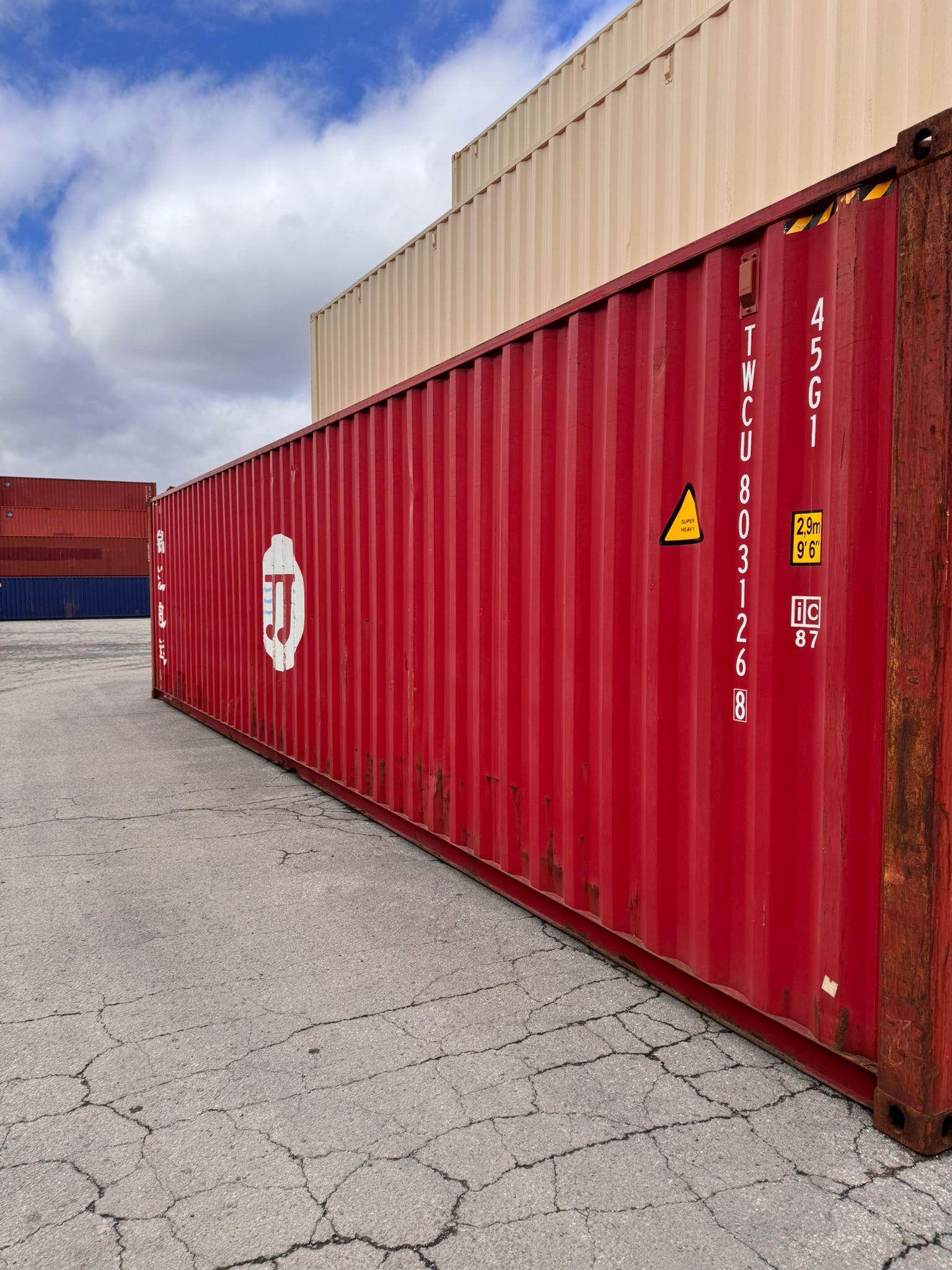 40ft high cube used shipping container side profile at yard — Lyonheart Containers Ontario